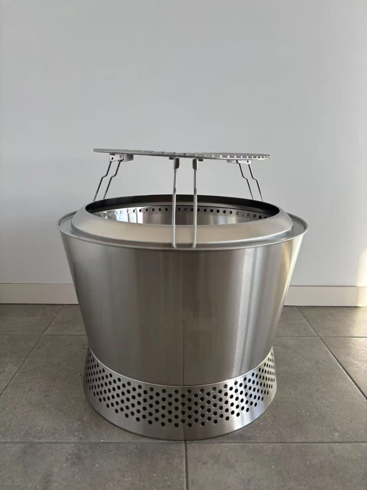 Smokeless fire pit OEM customization: laser-engraved logo, branded color box packaging, and accessories bundle for wholesale buyers